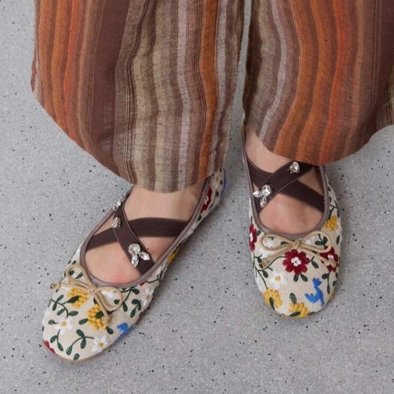 Embroidery Flower Ballet Flats - Embroidery Design のレビューと価格