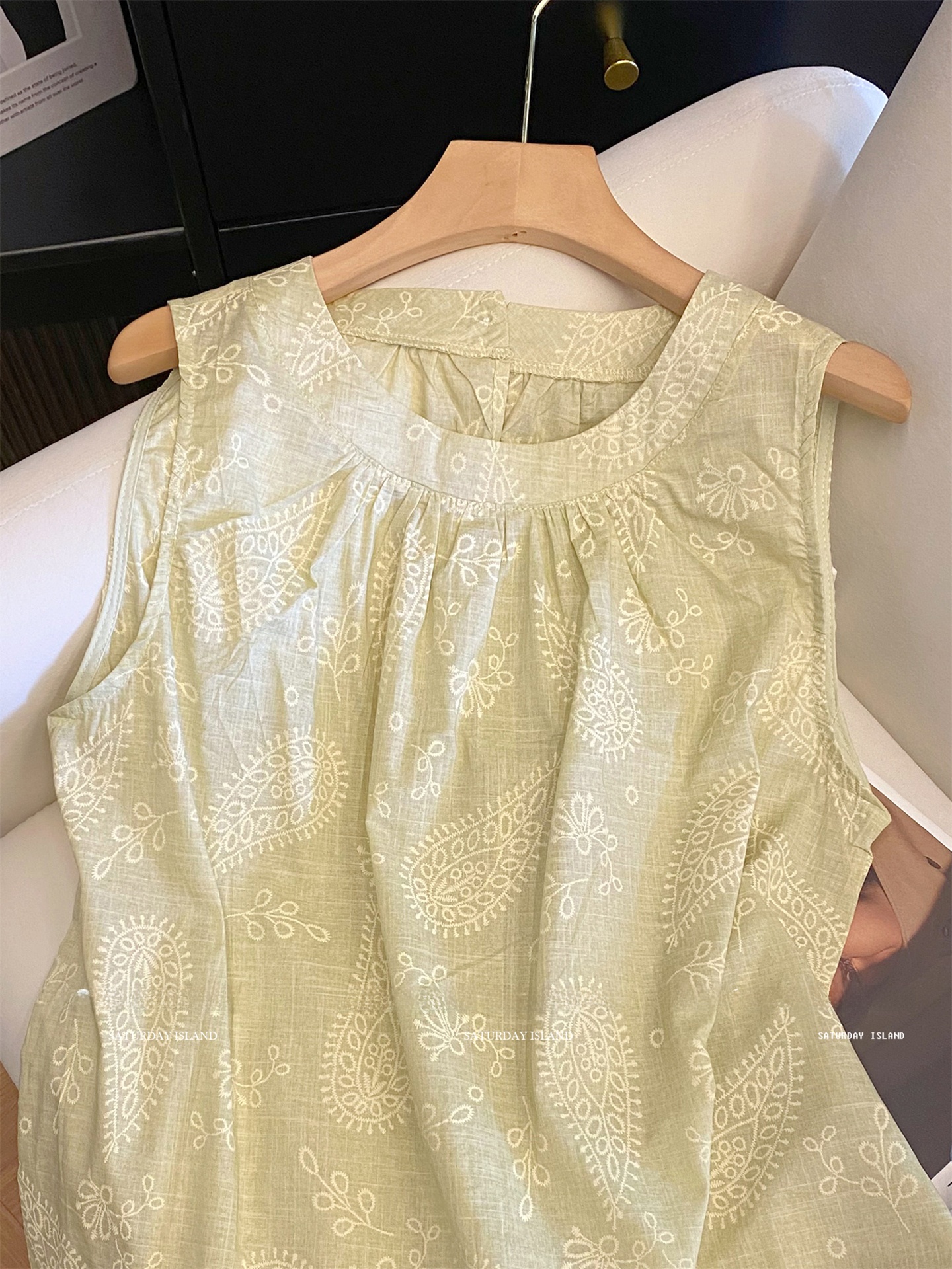 Korean Design round Neck Sleev - Embroidery Unique Design のレビューと価格