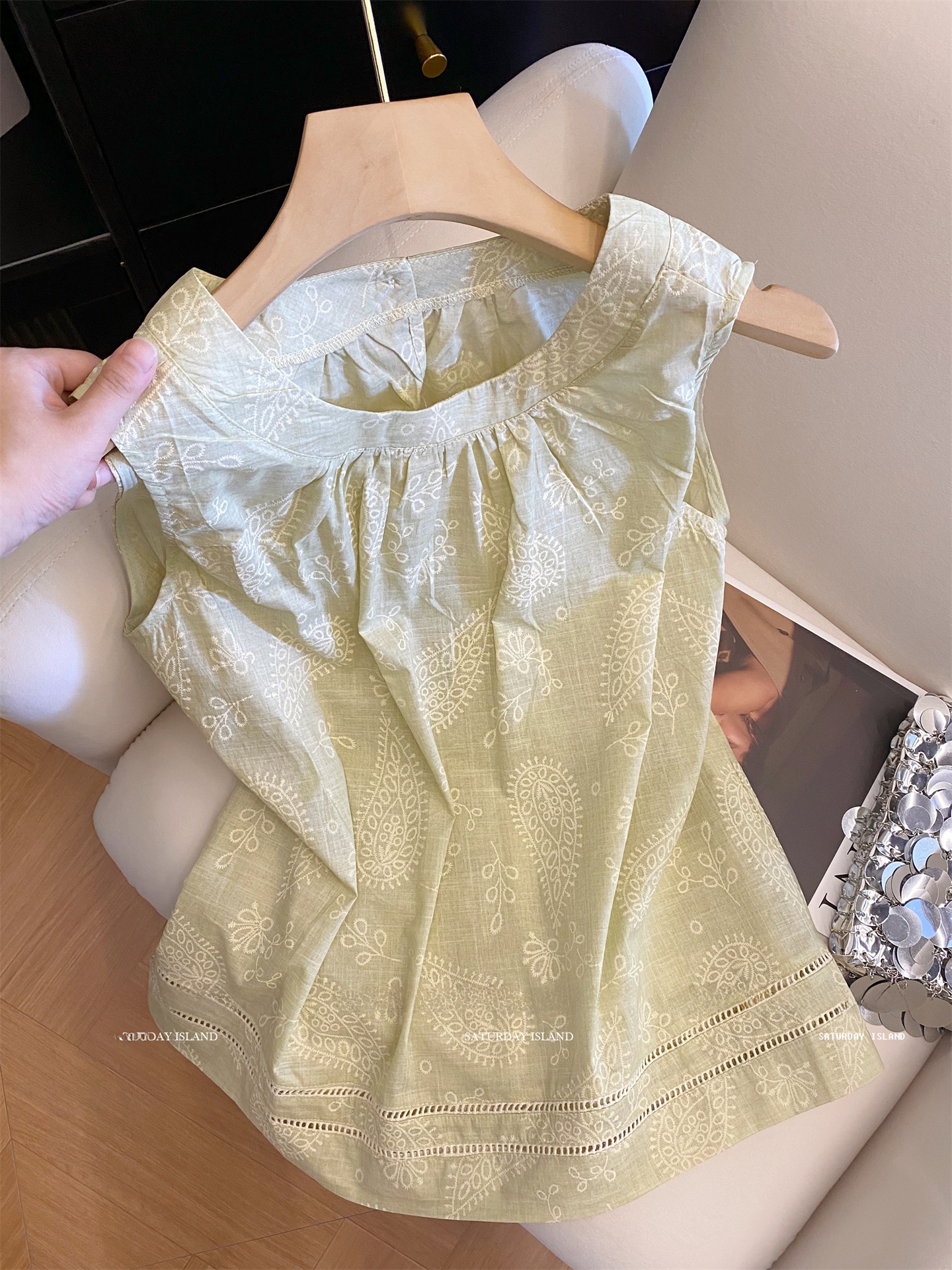 Korean Design round Neck Sleev - Embroidery Unique Design のレビューと価格