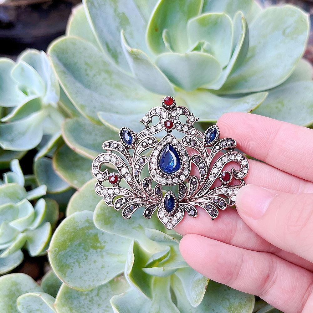 Vintage Turkish Women Brooch B - Embroidery Fonts のレビューと価格