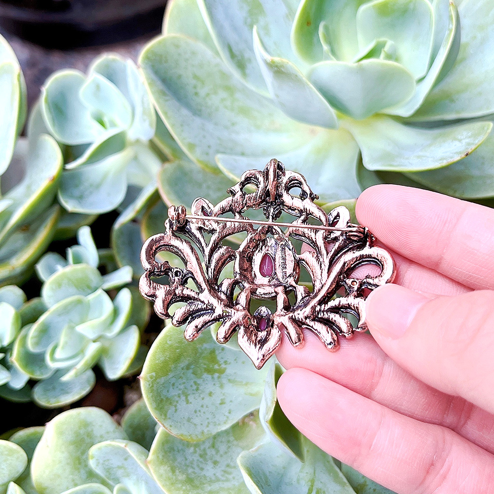 Vintage Turkish Women Brooch B - Embroidery Fonts のレビューと価格