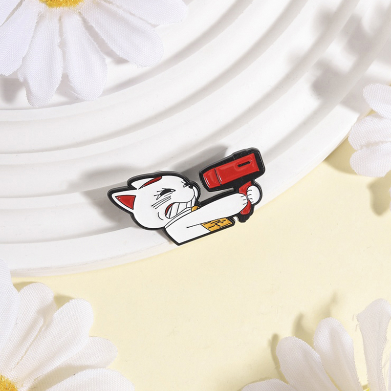 Anime Turbo Granny Cat Brooch  - Embroidery Red のレビューと価格