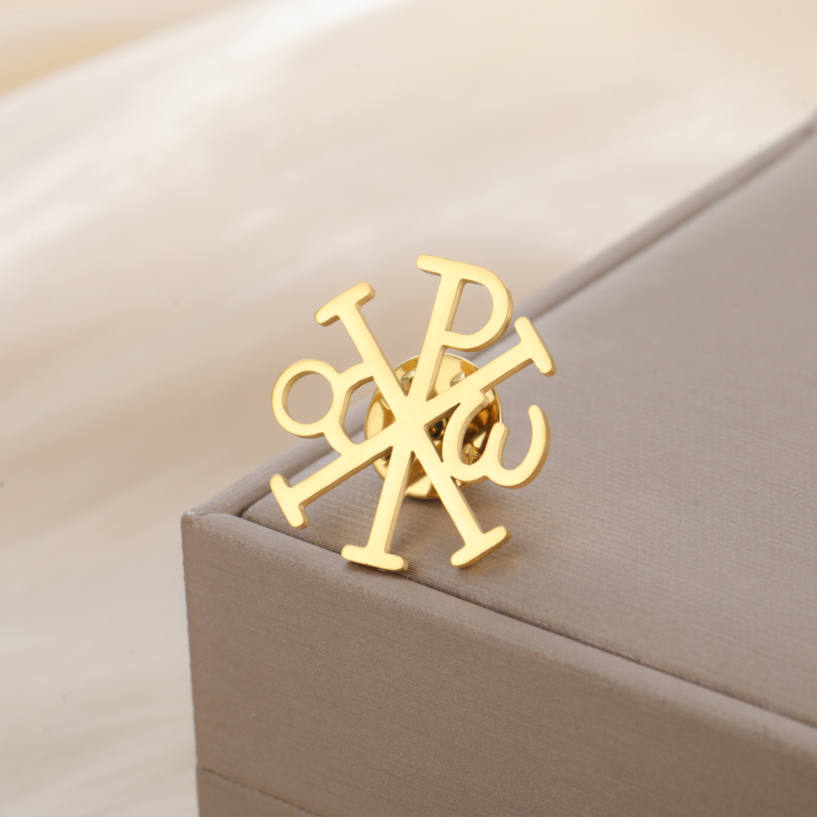 Lucktune Chi-Rho Alpha Omega B - Embroidery Alpha のレビューと価格