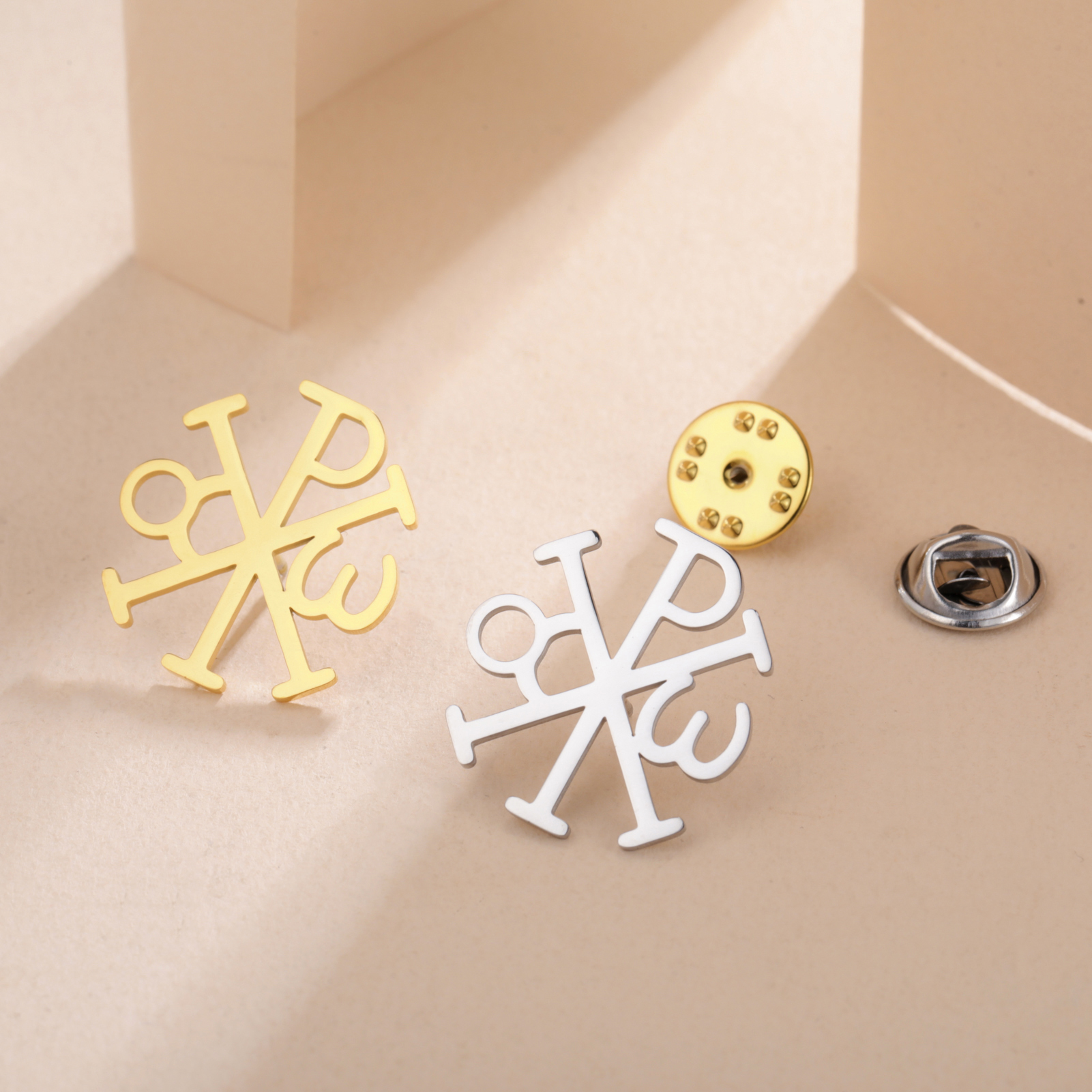 Lucktune Chi-Rho Alpha Omega B - Embroidery Alpha のレビューと価格